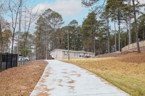 2374 Philadelphia Rd, Conyers, GA 30012-2304