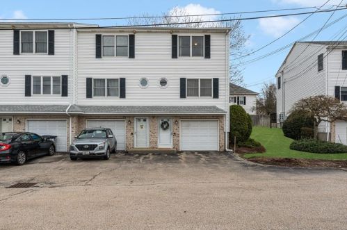 70 Sunflower Cir, Providence, RI 02911-2766
