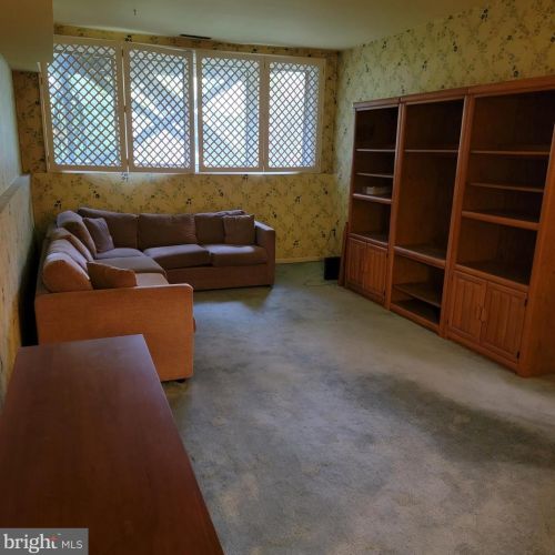 18 Marvin Ct, Trenton, NJ 08648-2112