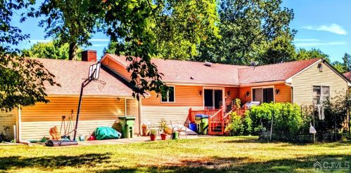 25 Parker Rd, Edison, NJ 08820-2338