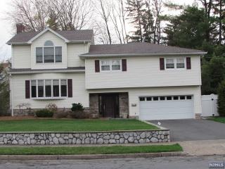 210 Jeffer St, Ridgewood, NJ 07450-2805