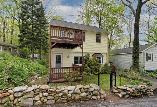 28 West St, East Hampton, CT 06424-1411