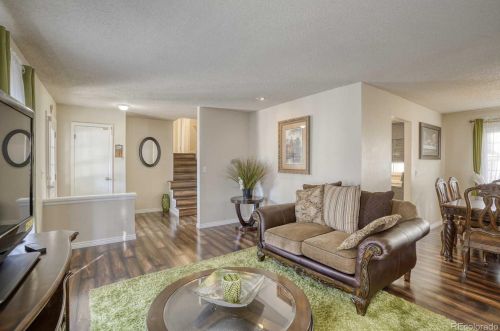 1060 Naples Way, Aurora CO 80017-3170 exterior