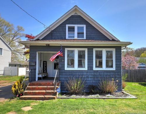 34 Meadows End Rd, Milford, CT 06460-4224