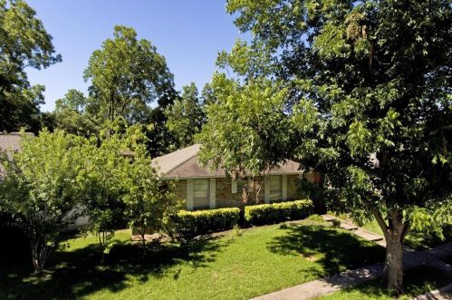 1610 Charlotte Dr, Garland TX  75041-4943 exterior