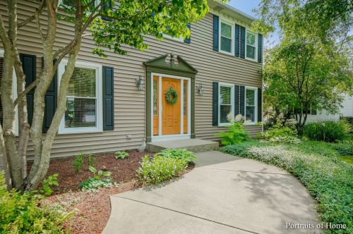 188 Cassin Rd, Naperville, IL 60565-3324