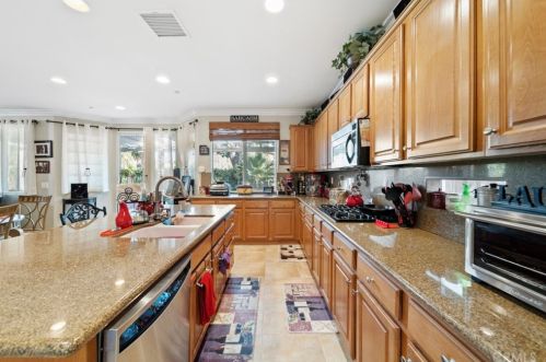 11364 Pondhurst Way, Riverside CA  92505-3471 exterior