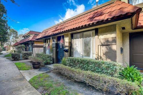 2757 Parkside Ln, Anaheim, CA 92801-1323