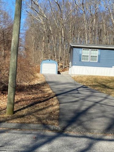 20 Naomi Dr, Gales Ferry, CT 06339-1218