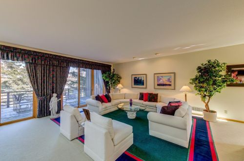 902 Highview Cir, Saint Paul MN  55118-3687 exterior