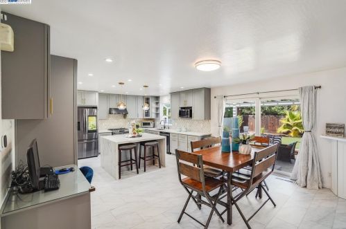 1490 Lillian St, Livermore, CA 94550-3716