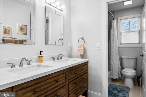 232 Elm Ave, Tavistock NJ 08033-2535 exterior