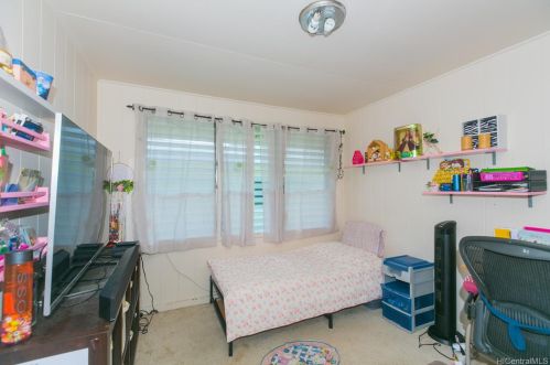 831 Hind Iuka Dr, Honolulu HI  96821-1727 exterior