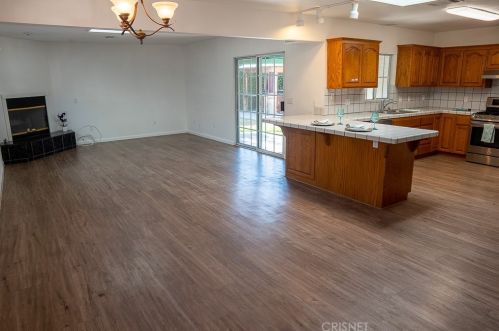 6449 Mclennan Ave, Van Nuys, CA 91406-5536