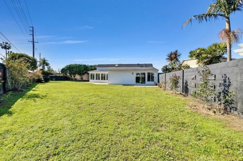 9486 Warbler Ave, Santa Ana, CA 92708-7205