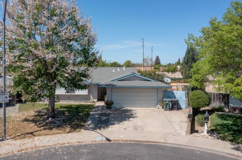 2501 Stoneridge Dr, Modesto, CA 95355-3452