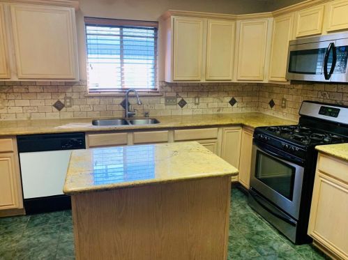 2014 Village Court Ln, Richmond TX  77471-6158 exterior