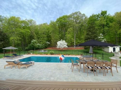 17 Millpond Dr, Lafayette, NJ 07848-3822