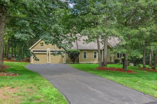 4 Jenny Hill Ln, Nashua, NH 03062-1008