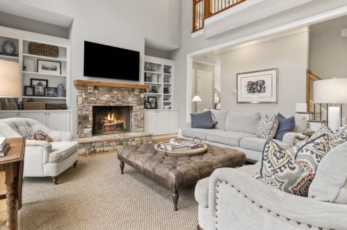 304 Frst Vly Ct, Atlanta GA  30342-2353 exterior