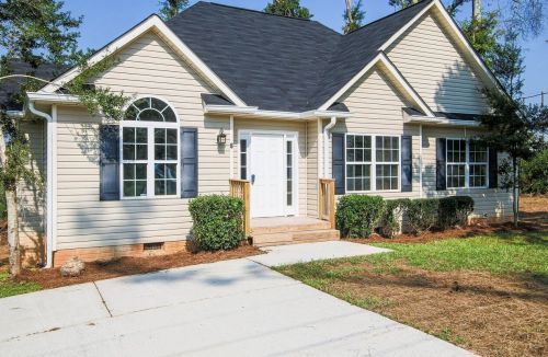 8 Watson Dr, Newnan, GA 30263-2936