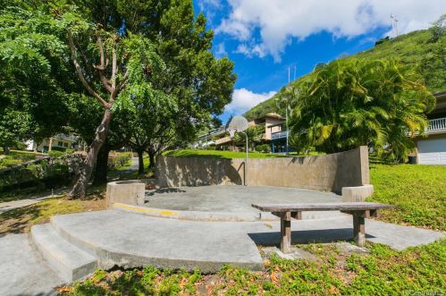 1521 Kalaniwai Pl, Honolulu HI  96821-1211 exterior