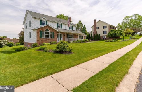 1765 Country Manor Dr, York, PA 17408-8826