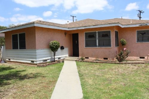 7113 San Mateo St, Paramount, CA 90723-3225