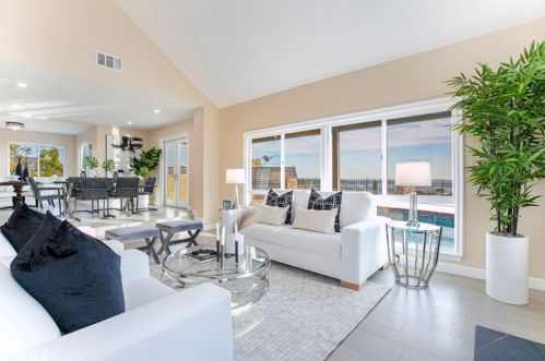 815 Moorside Dr, Glendale CA  91207-1135 exterior