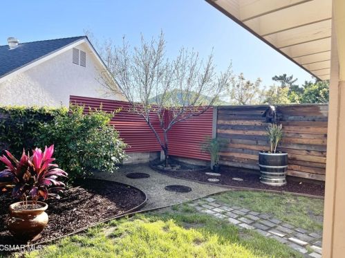 5474 Geoffrey Ave, Simi Valley CA  93063-4123 exterior