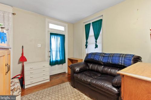 564 Broadway, Hanover PA 17331-2504 exterior