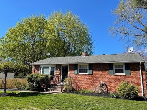 56 Louise Dr, Tiverton, RI 02878-3739