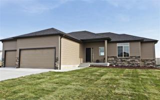 1975 Calle Colombo St, Columbus, NE 68601-2710