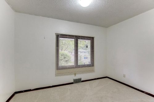 923 Barclay St, Saint Paul MN  55106-3501 exterior