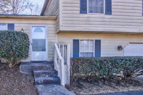 1224 Lakeview Xing, Stone Mountain, GA 30088-2753