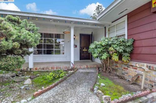 22759 Woodridge Dr, Hayward, CA 94541-3223