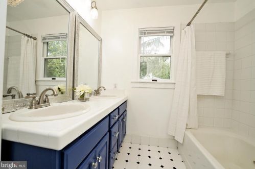 33 Wilder Ave, Princeton NJ  08540-0064 exterior