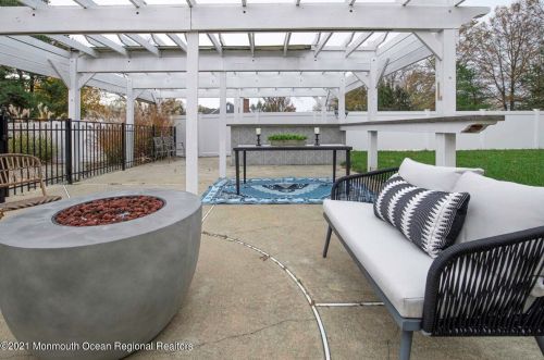 140 Plumstead Dr, East Freehold NJ  07728-9513 exterior