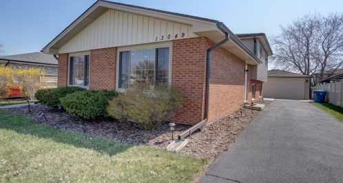 13049 Spencer Ct, Chicago, IL 60803-2750