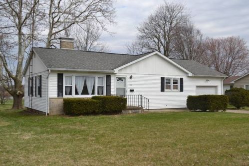 104 Hillcrest Dr, Albion, IL 62806-1230