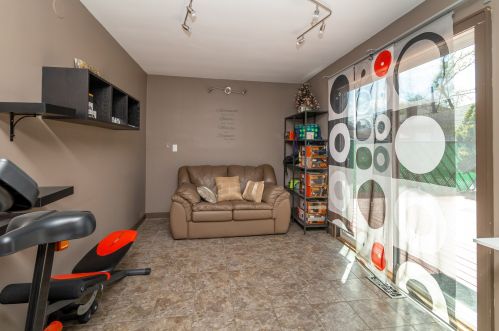 8316 Elmore St, Niles IL 60714-1943 exterior