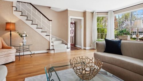 72 Warwick Rd, Northfield, IL 60093-4257