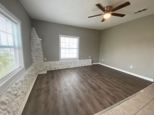 2923 Azle Ave, Fort Worth, TX 76106-4900