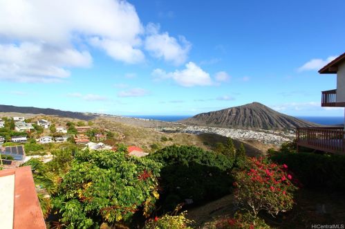 1043 Kaumoku St, Honolulu HI  96825-1307 exterior