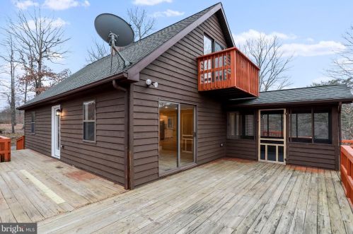 204 Quiet Place Ln, Berkeley Springs WV  25411-6633 exterior