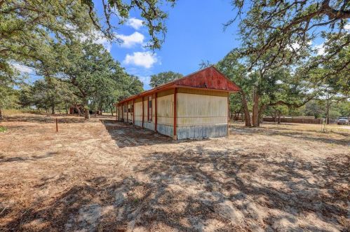 164 Leaning Oaks Cir, Seguin, TX 78155-7763