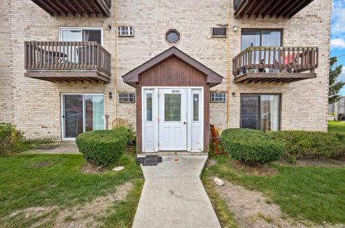 4235 Jennifer Ln, Arlington Hts, IL 60004-1066