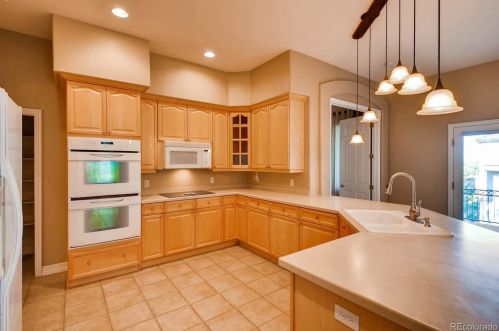 22540 Peakview Dr, Aurora CO 80016-7026 exterior