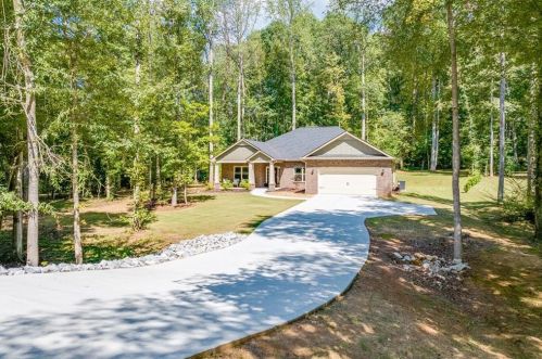 280 River Glen Dr, Jefferson, GA 30549-3562