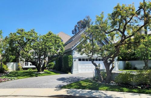 17445 Oak Creek Ct, Van Nuys, CA 91316-2534